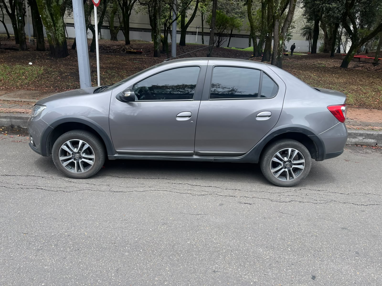 RENAULT LOGAN INTENS 1.6 AT 2020