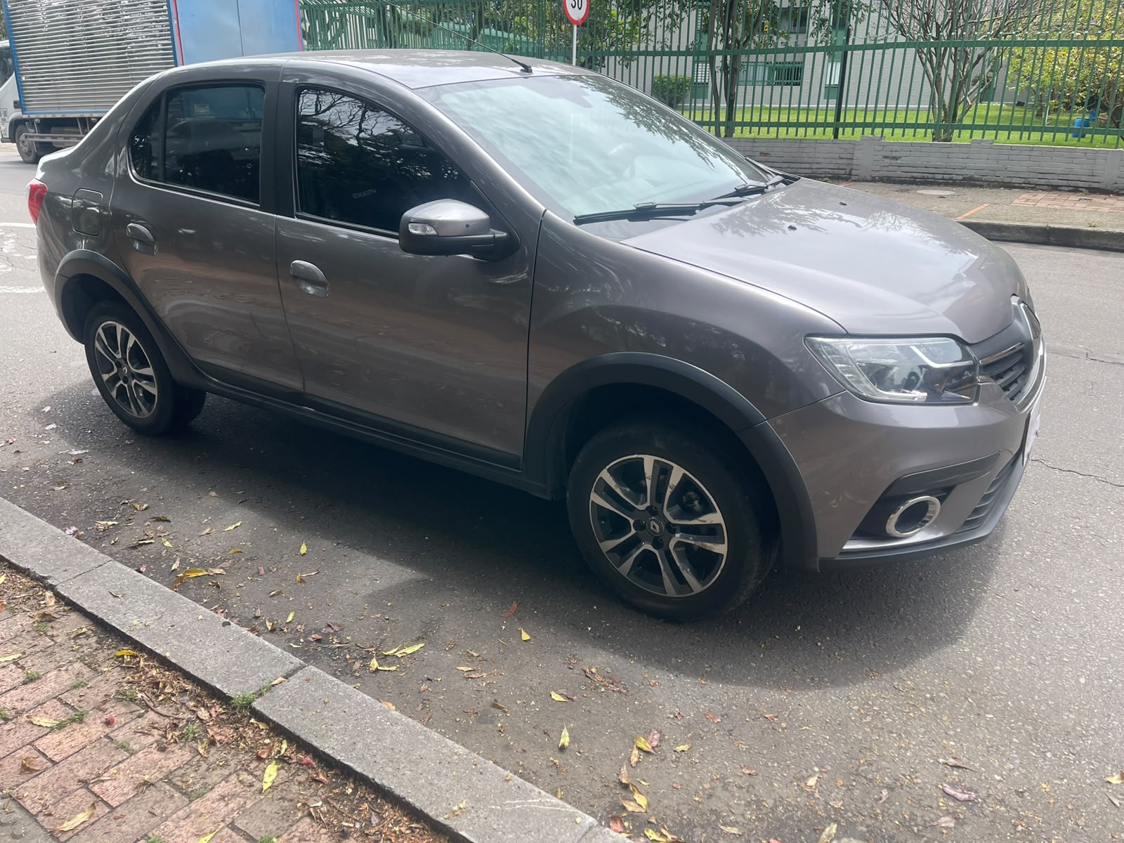 RENAULT LOGAN INTENS 1.6 AT 2020