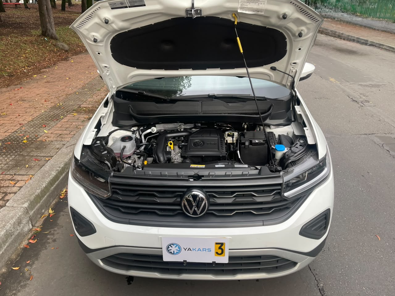 VOLKSWAGEN T-CROSS 1.0 TURBO TRENDLINE AT 2025