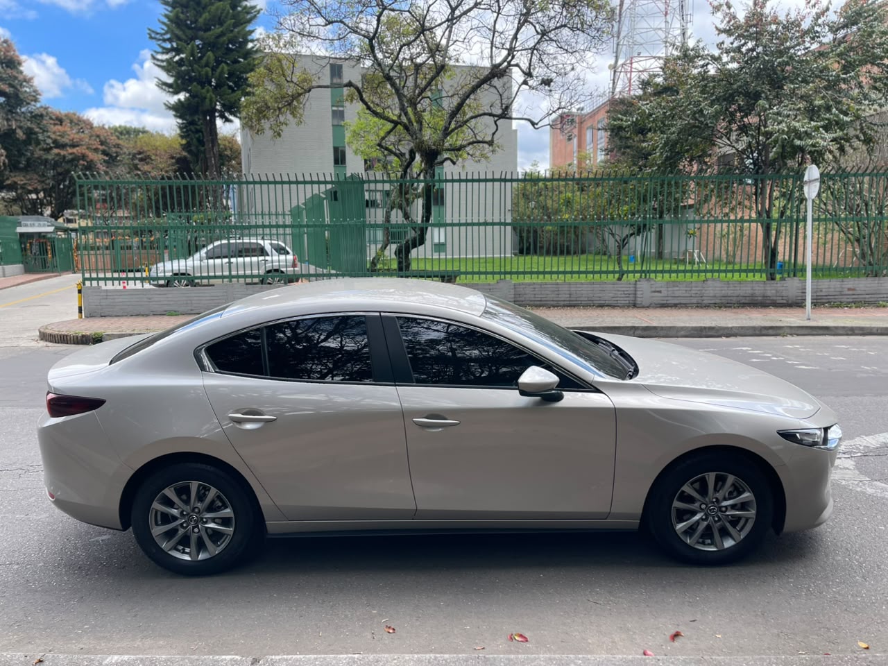 MAZDA 3 TOURING HÍBRIDO 2.0L AT 2025