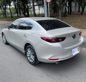MAZDA 3 TOURING HÍBRIDO 2.0L AT 2025